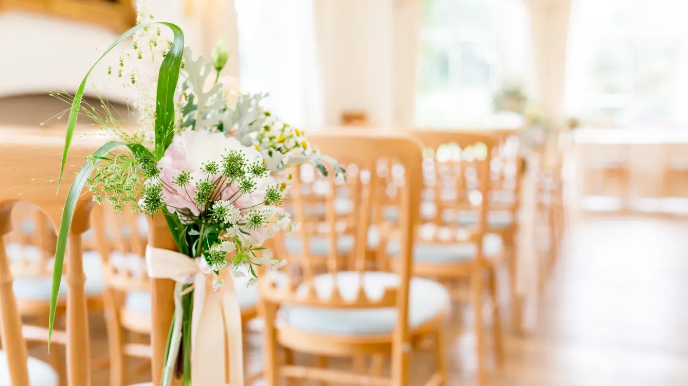 Cambridge cottage wedding © James & Kerrie Photography
