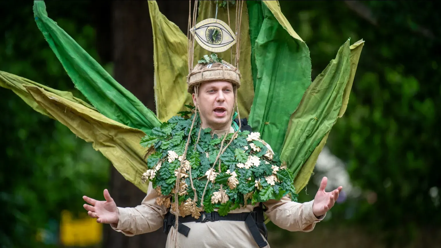 Oaklore at Kew Gardens, Ines Stuart-Davidson © RBG Kew A person wearing an outfit made of oak leaves and branches performing