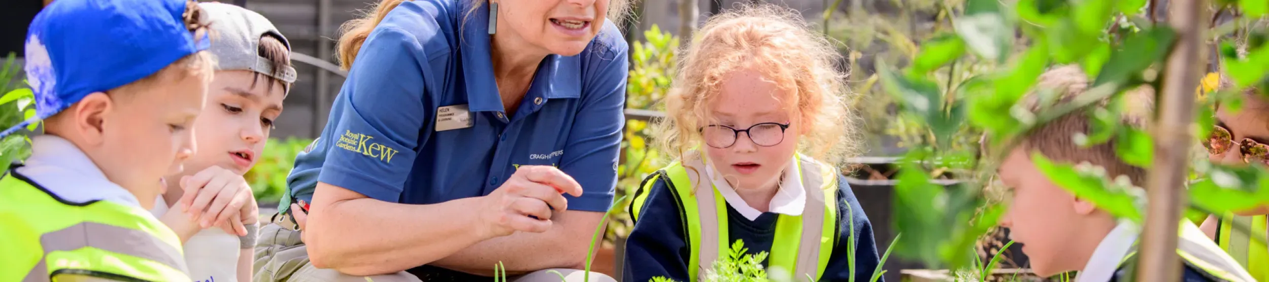 Pupils on a Wakehurst school visit © RBG Kew Pupils on a Wakehurst school visit